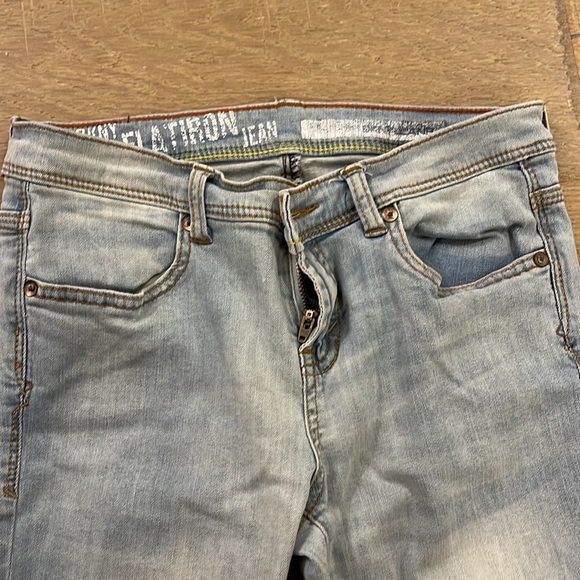 DKNY light wash jeans - Picture 2 of 6